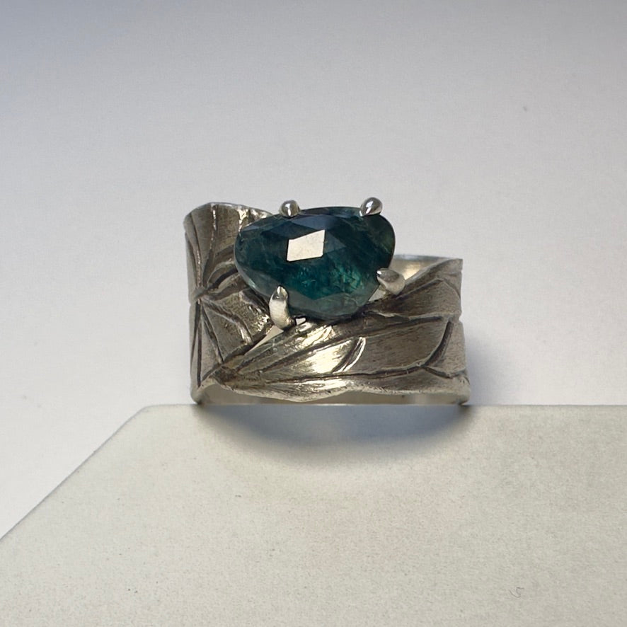 Anthurium Warocqueanum Leaf Ring with Teal Sapphire